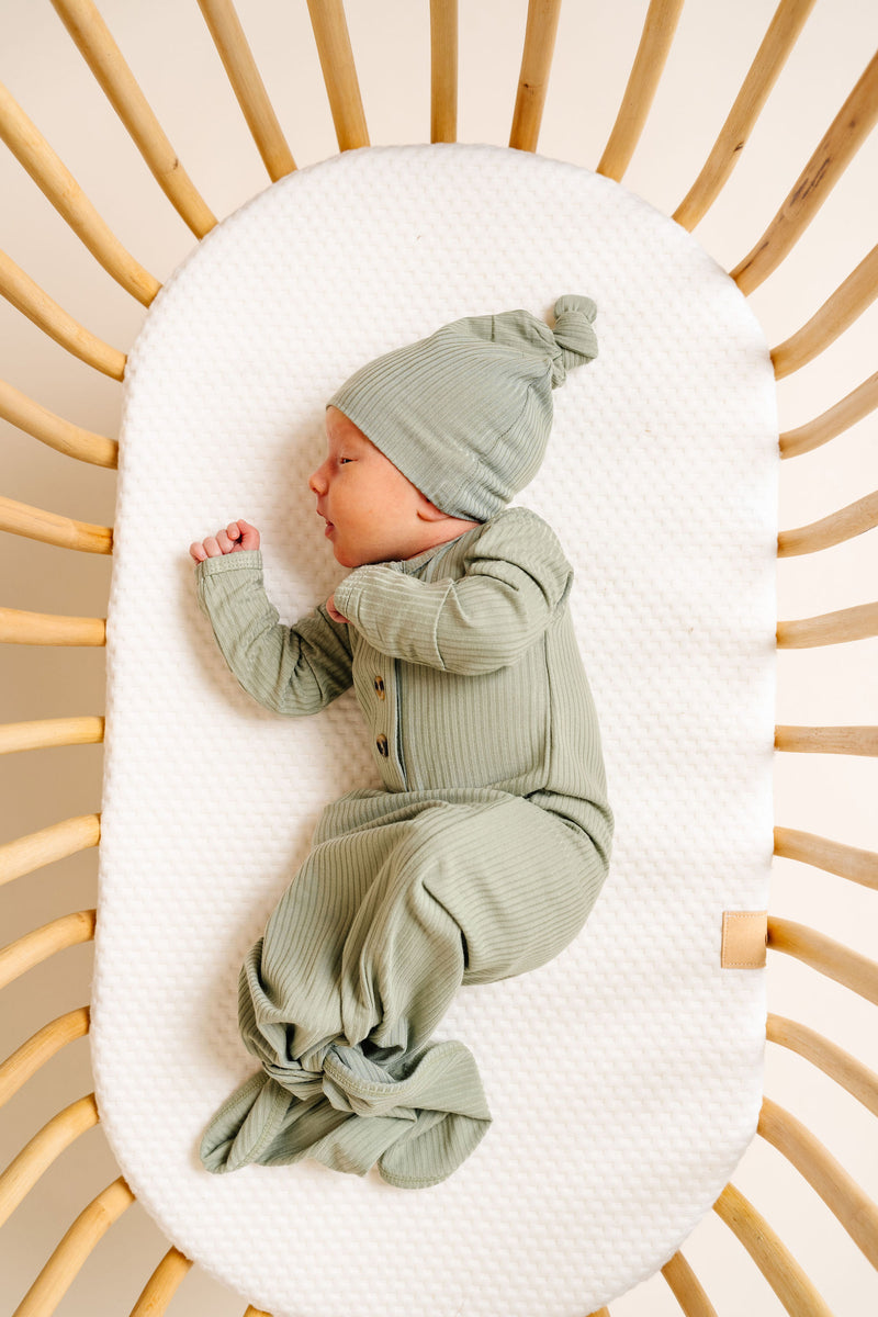 Ellis Ribbed Newborn Hat Bundle (Gown)